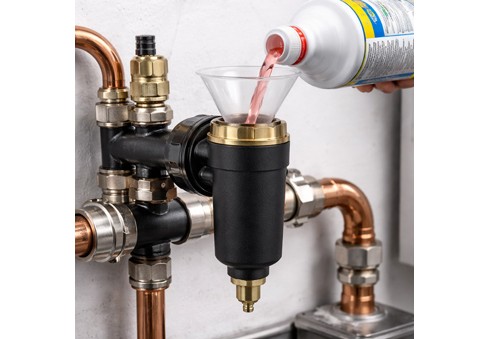 Curățarea instalației de încălzire cu agent chimic prin intermediul unui filtru magnetic